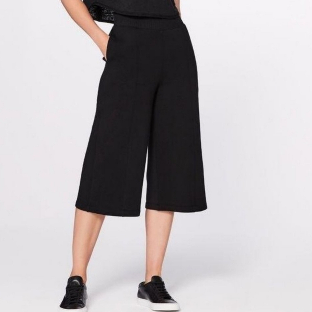 lululemon athletica Black Cropped Pants